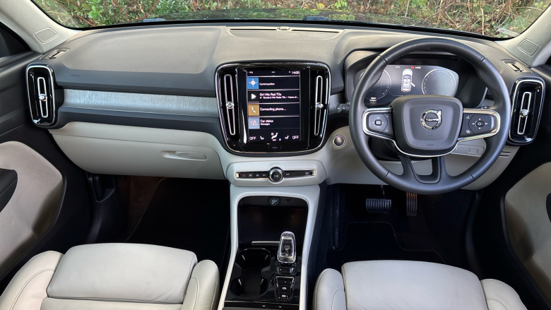 Volvo Xc40 2.0 B4P Inscription Pro 5dr Auto [7 speed] Petrol Estate